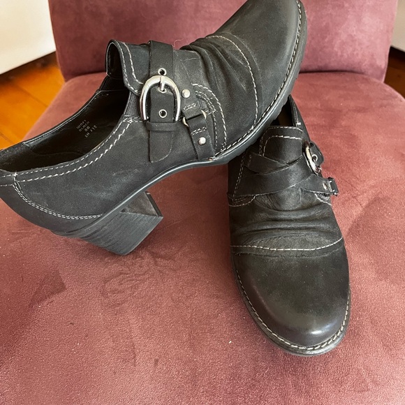 Black Suede and Leather Booties Silver Buckle Size 38 (8) - Picture 4 of 9